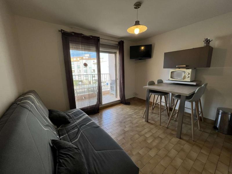 Studio 4 Pers, Balcon, Proche Plage, Quartier Avant-Port, Parking Public, Animaux Bienvenus - FR-1-702-4 Images