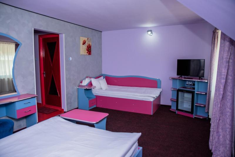 Triple Room with Private Bathroom image 1