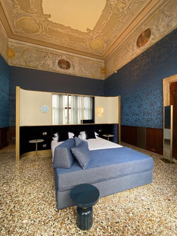 Suite with Canal View image 2