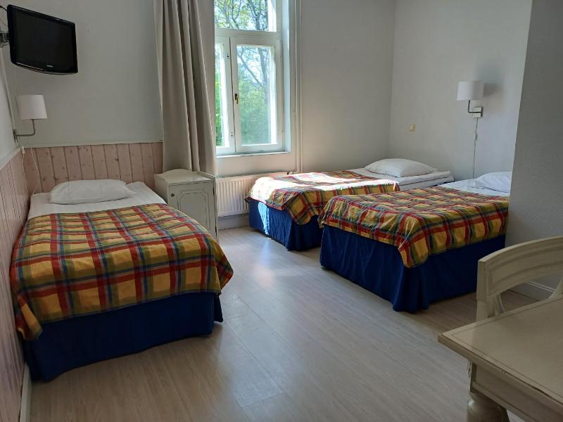 Triple Room with Private Bathroom image 1