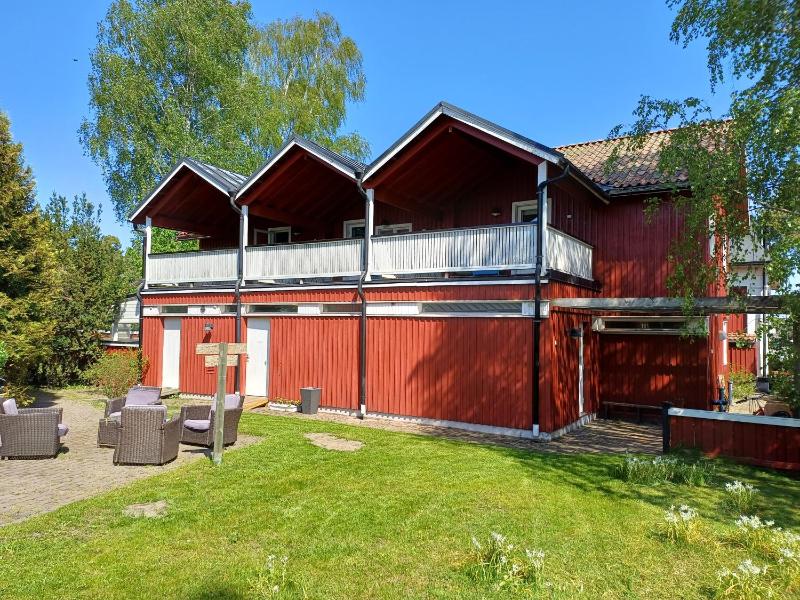 Twin Room with Balcony image 3