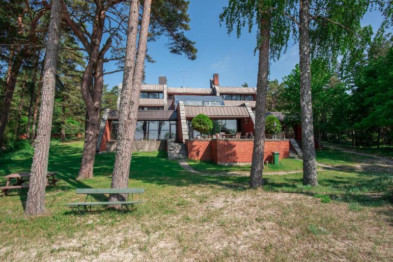 Two-Bedroom Apartment with Garden View image 2