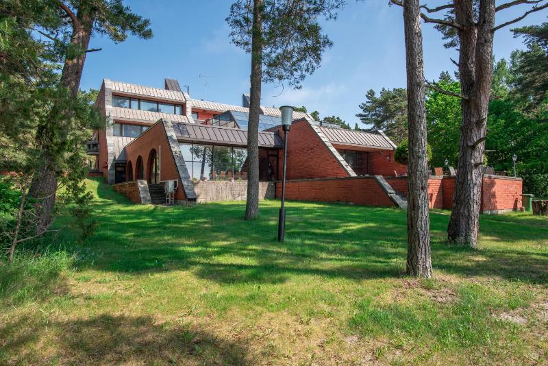 Two-Bedroom Apartment with Garden View image 4
