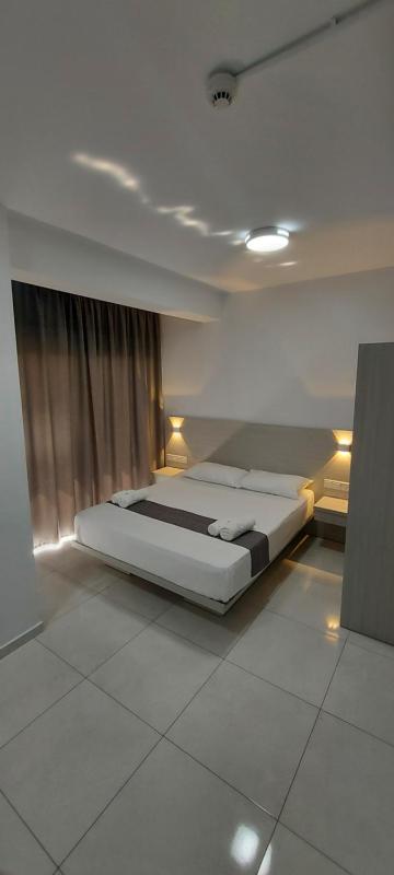 Double Room with Balcony image 4