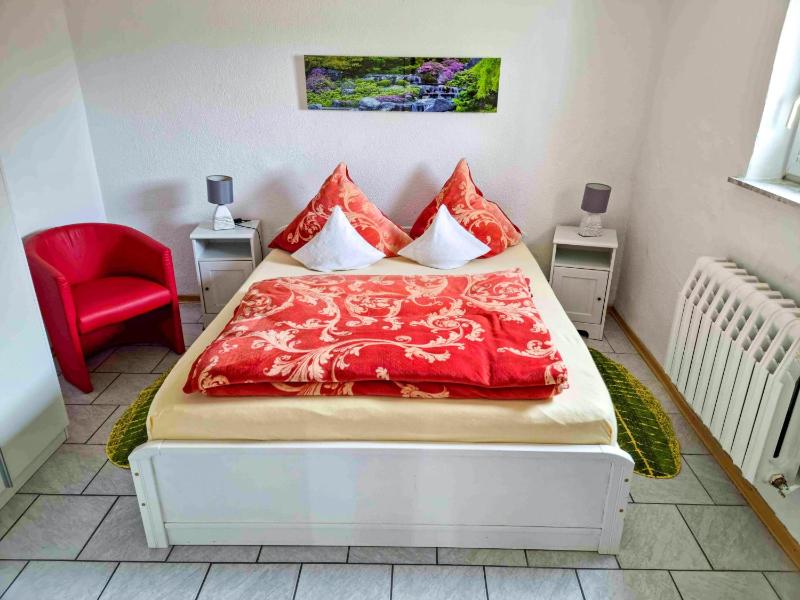 One-Bedroom Apartment image 4