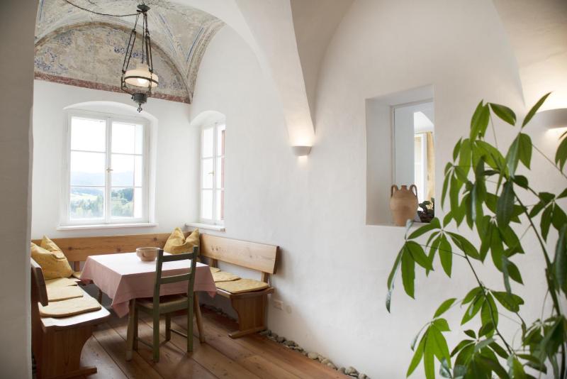 One-Bedroom Apartment image 1
