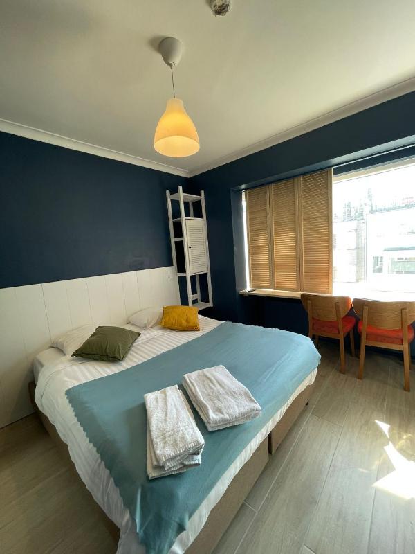 Double Room image 3
