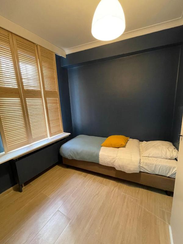 Single Room image 3