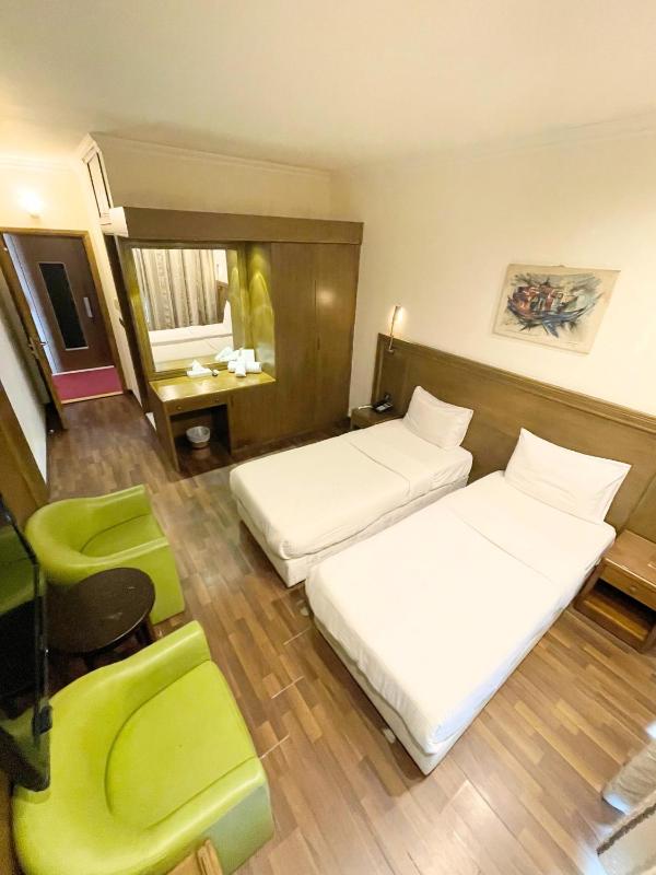 Deluxe Double Room image 3