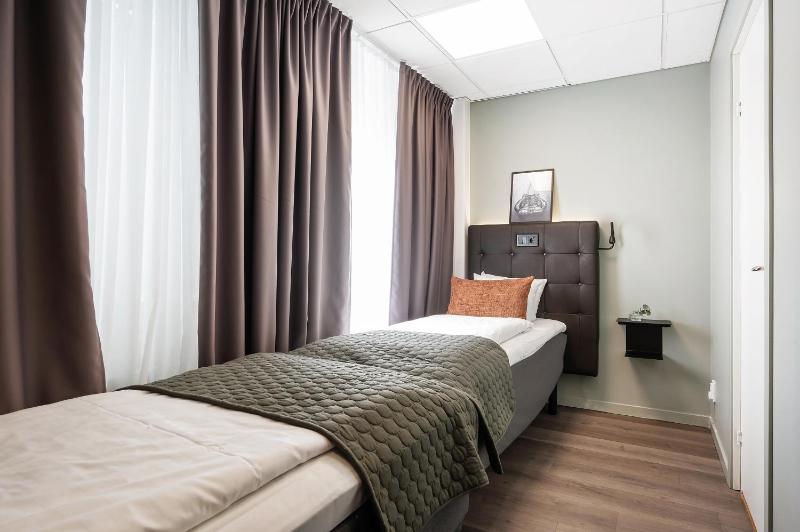 Standard Twin Room (Separate Beds) image 4