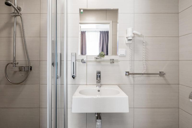 Standard Twin Room (Separate Beds) image 2