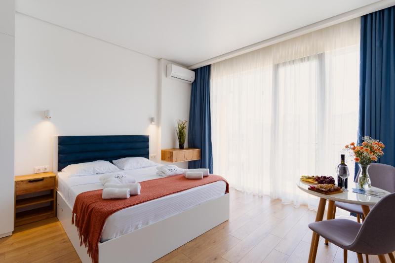 Next Orange Hotel OFFICIAL Images