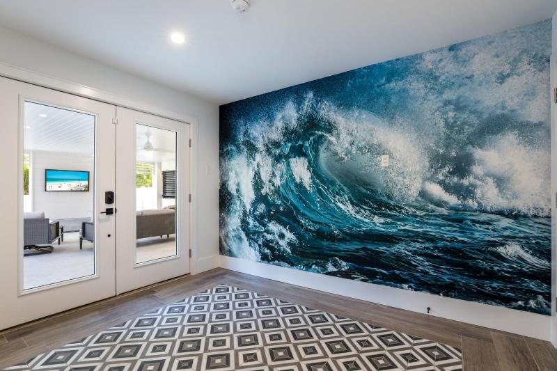 Surf-Side Beach House - image 20