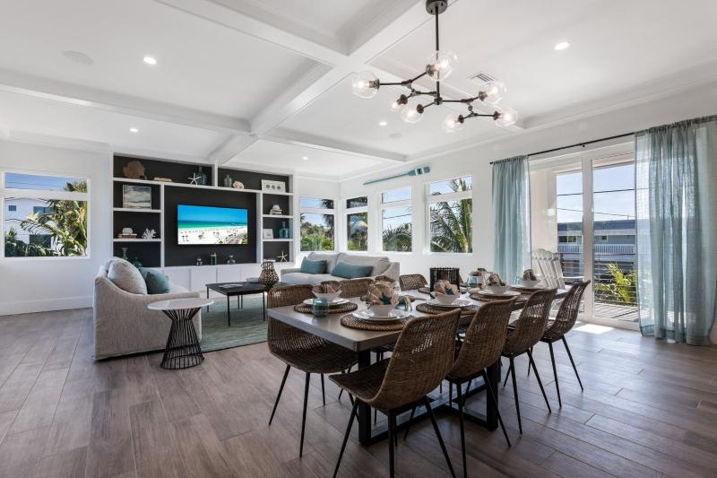 Surf-Side Beach House - image 11
