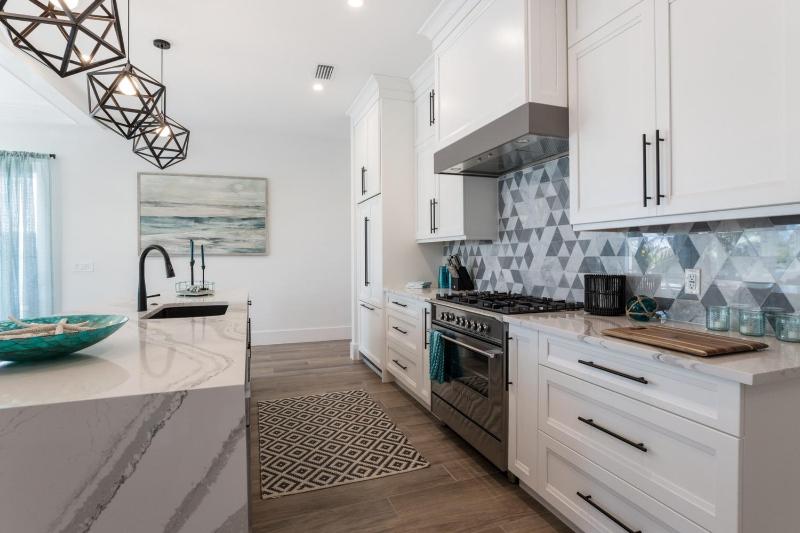 Surf-Side Beach House - image 28