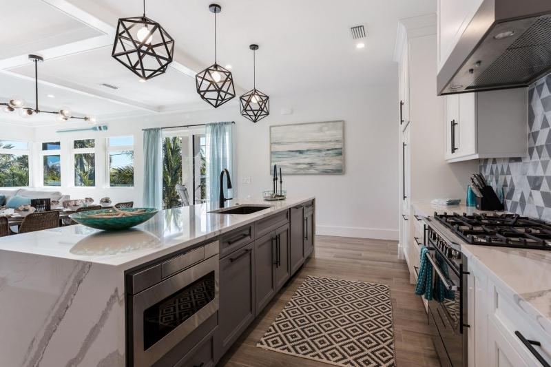 Surf-Side Beach House - image 15