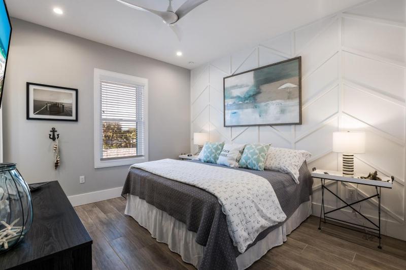 Surf-Side Beach House - image 40