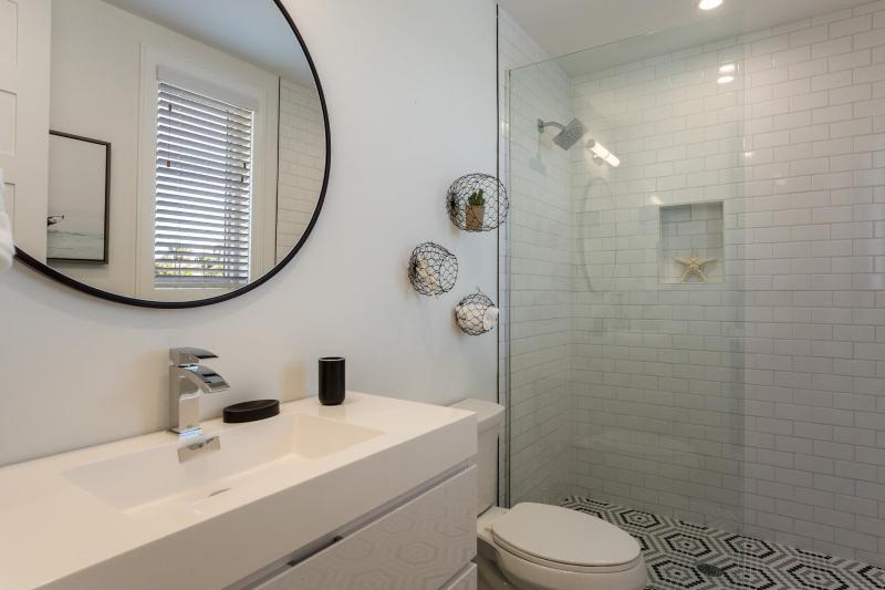 Surf-Side Beach House - image 12