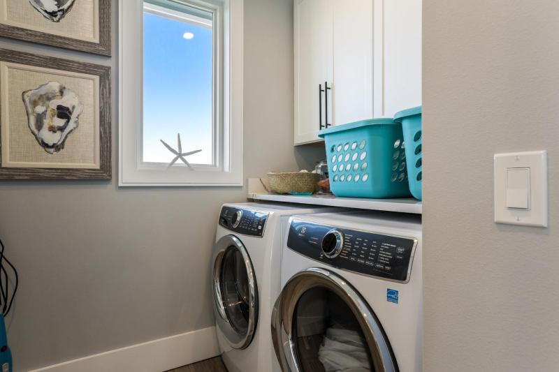 Surf-Side Beach House - image 33
