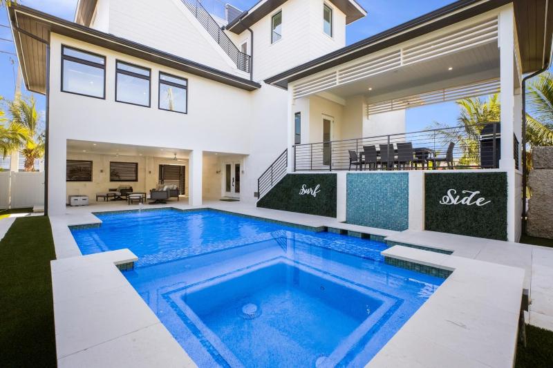 Surf-Side Beach House - image 30