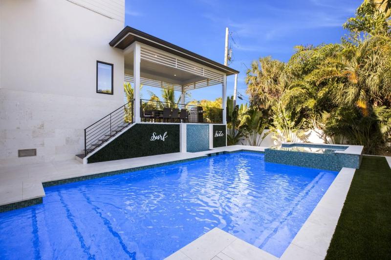 Surf-Side Beach House - image 39