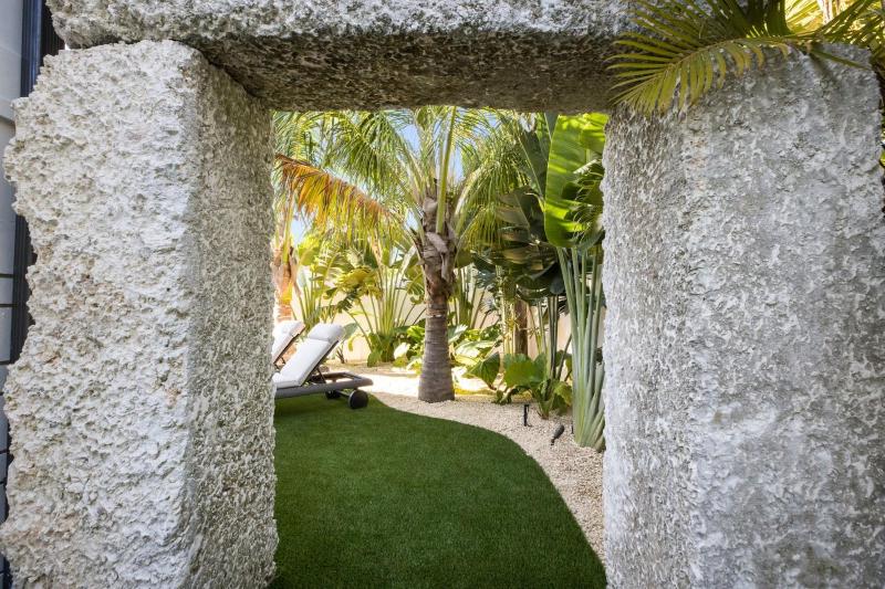 Surf-Side Beach House - image 10