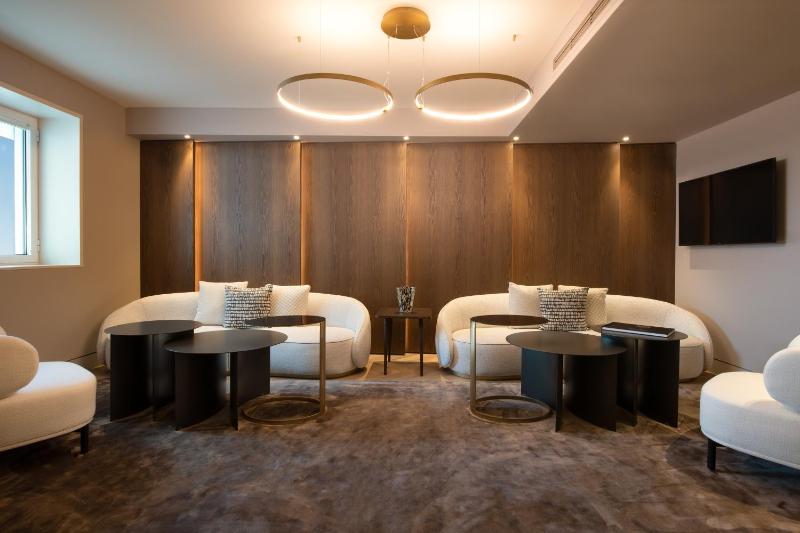 Club King Suite - Lounge Access image 4