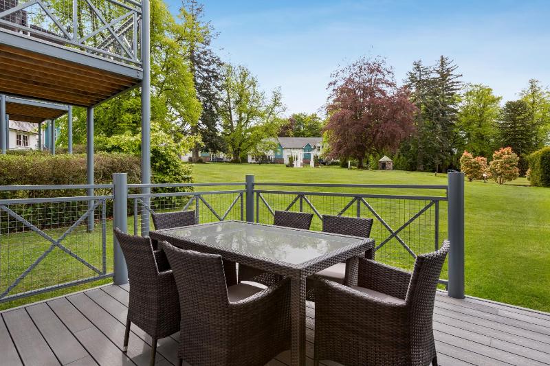 Accessible One Bedroom Lodge with balcony image 3