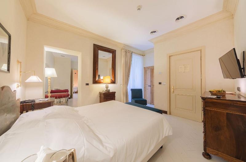 Junior Suite (3 Adults) image 1