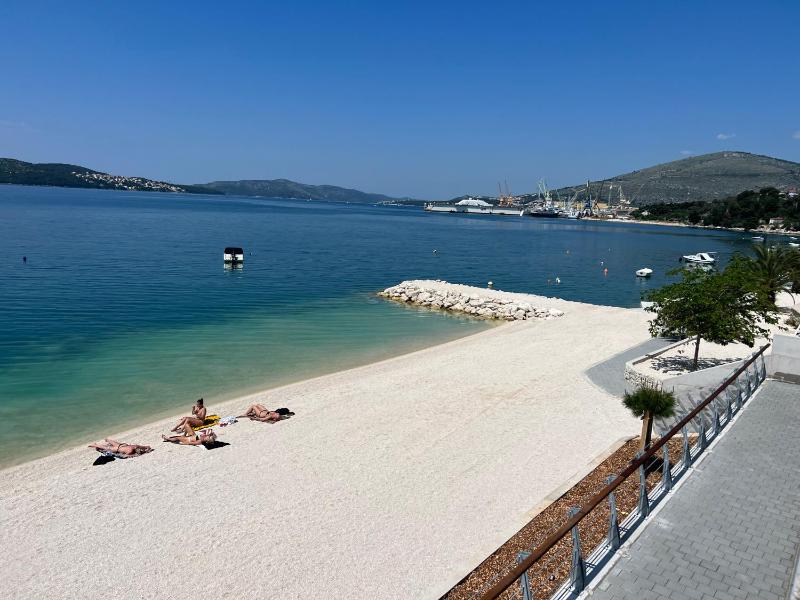 Apartment with Sea View image 2
