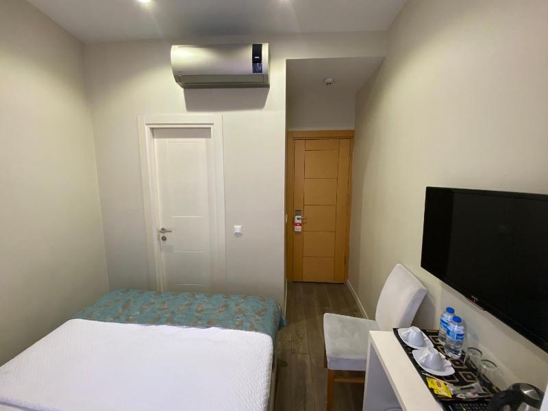 Standard Double Room image 4