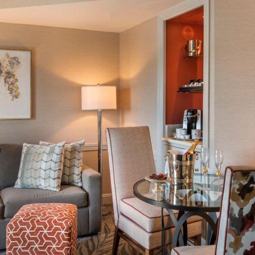 Executive King Suite image 2