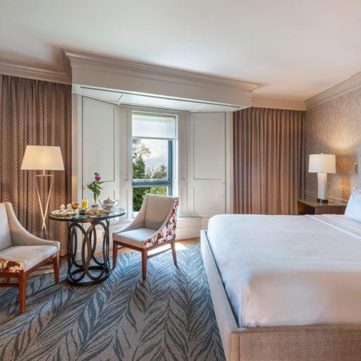 Executive King Room image 4