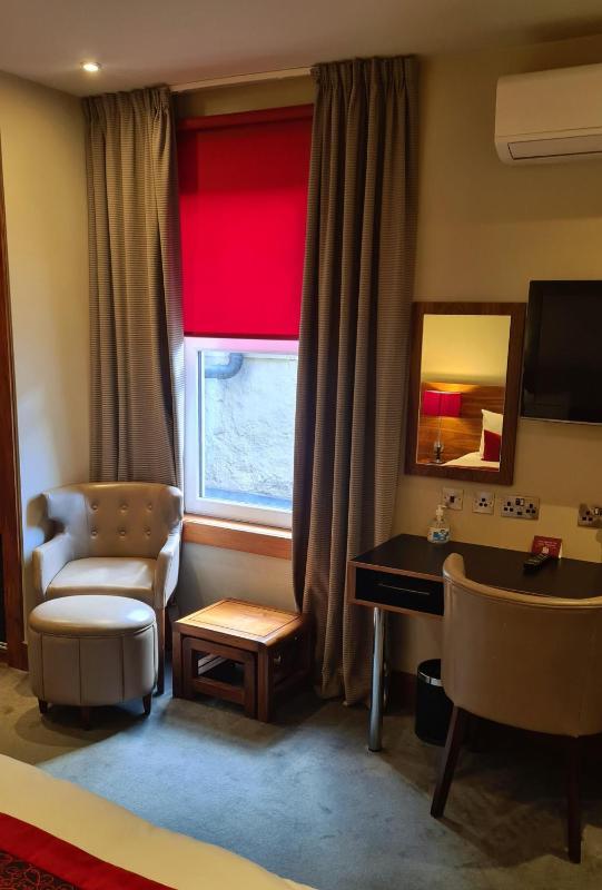 Classic Double Room image 2