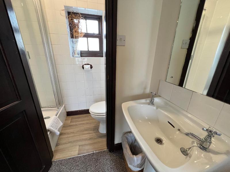 Double Room image 4