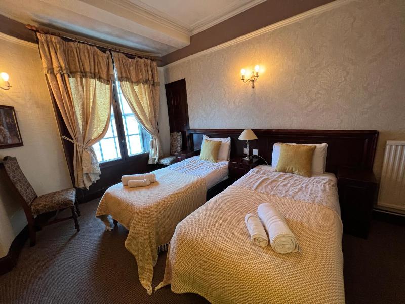 Twin Room image 1