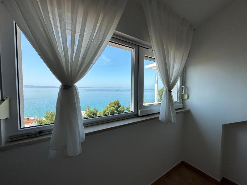Room with a view (No Balcony - No Kitchen) image 3