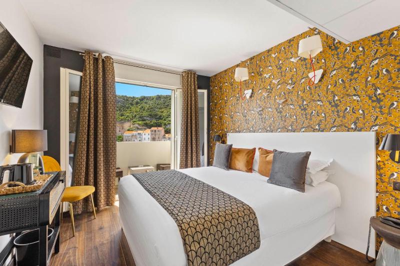 Double or Twin Room image 4