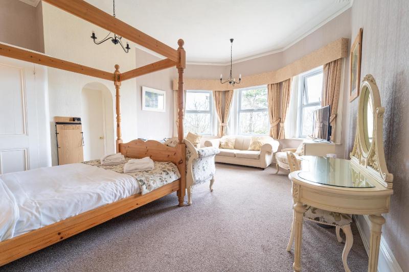 Premier Double Room with Sea View image 2