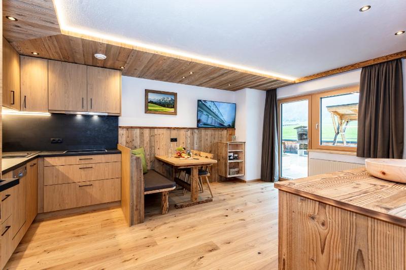 One-Bedroom Apartment image 3