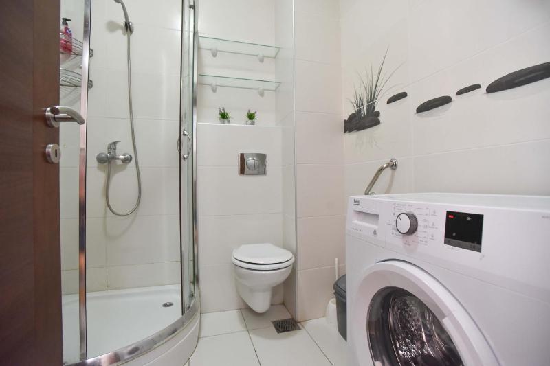 Modern Studio 200m from the Beach - image 9
