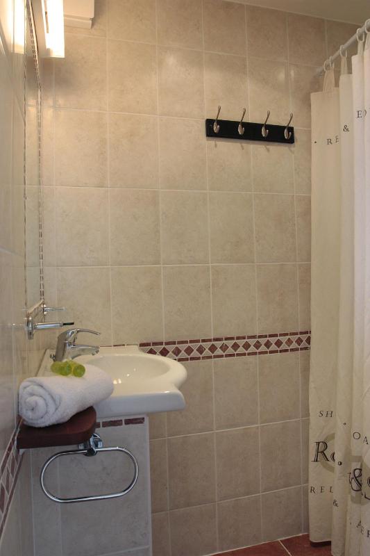 Quadruple Room with Terrace image 2