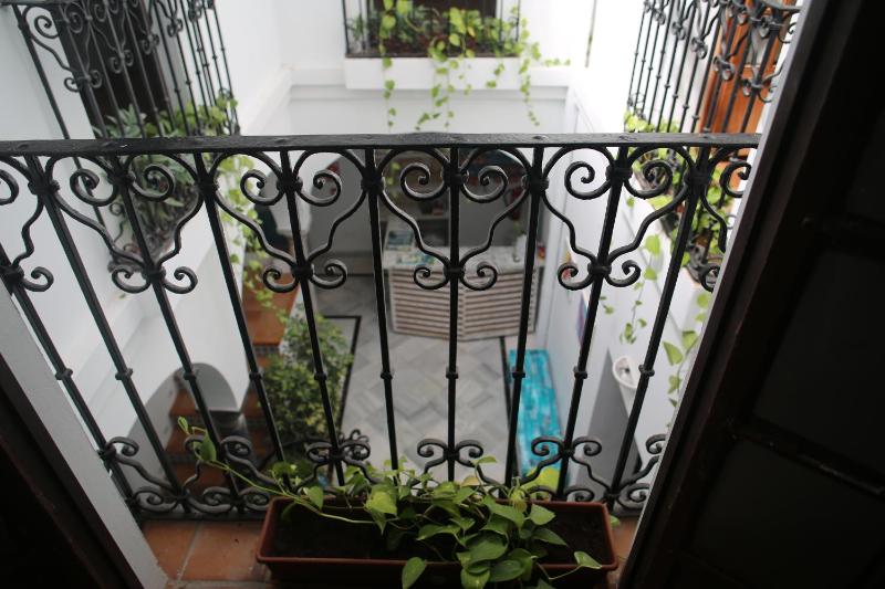 Wake up in Tarifa Hostel & Restaurant Lounge - image 28