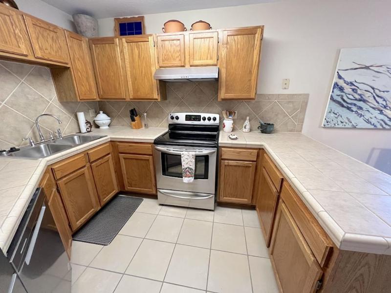 STUNNING Views of Ventana Canyon Mountains AND City Lights! - image 11