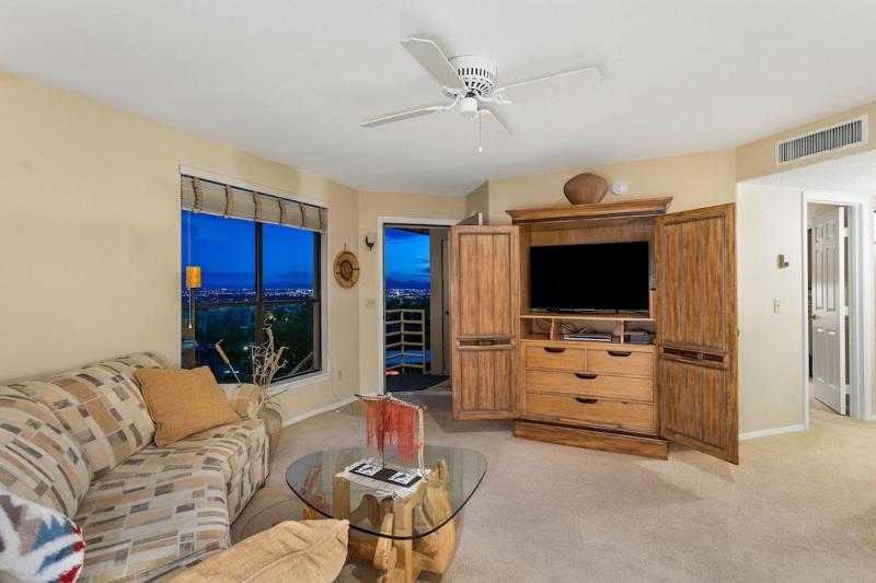 STUNNING Views of Ventana Canyon Mountains AND City Lights! - image 10
