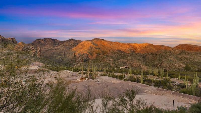 STUNNING Views of Ventana Canyon Mountains AND City Lights! - image 3