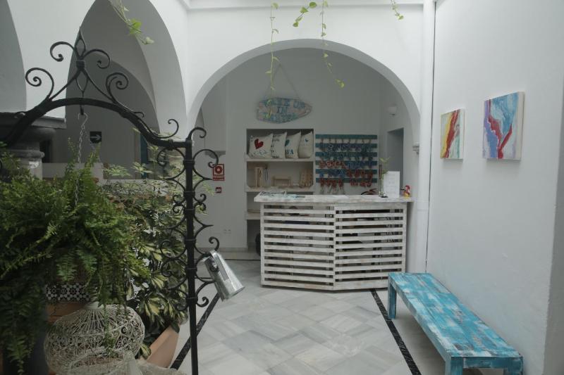 Wake up in Tarifa Hostel & Restaurant Lounge - image 38