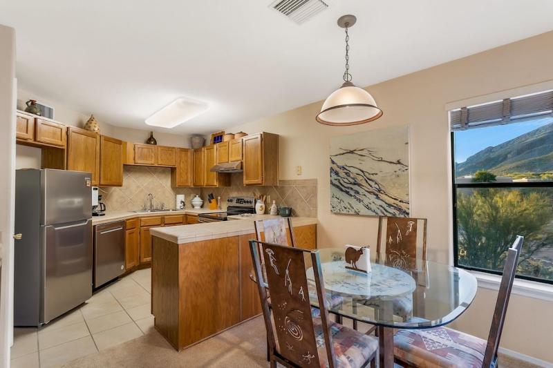 STUNNING Views of Ventana Canyon Mountains AND City Lights! - image 17