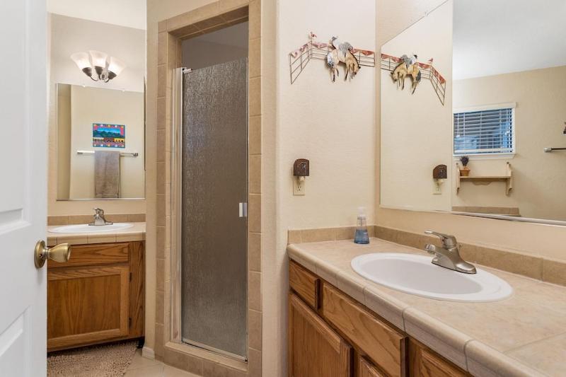 STUNNING Views of Ventana Canyon Mountains AND City Lights! - image 21