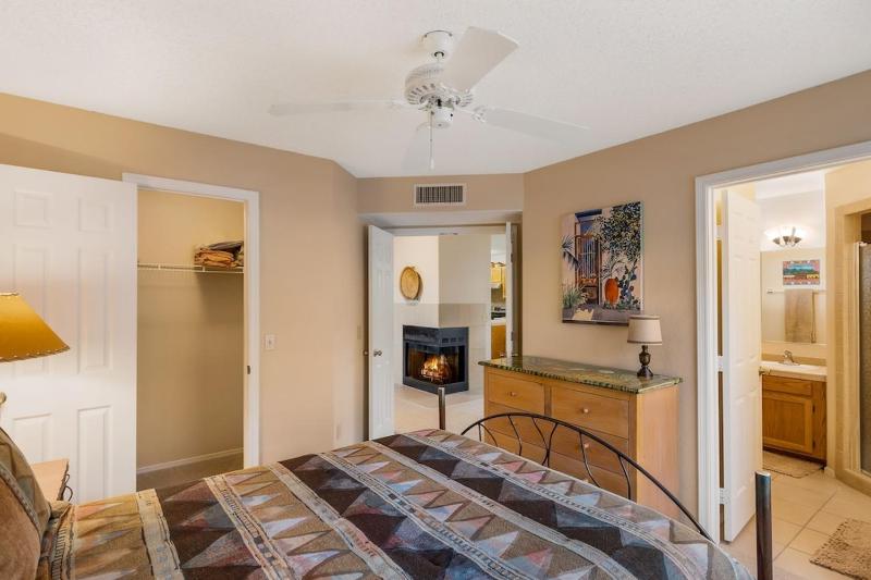 STUNNING Views of Ventana Canyon Mountains AND City Lights! - image 30